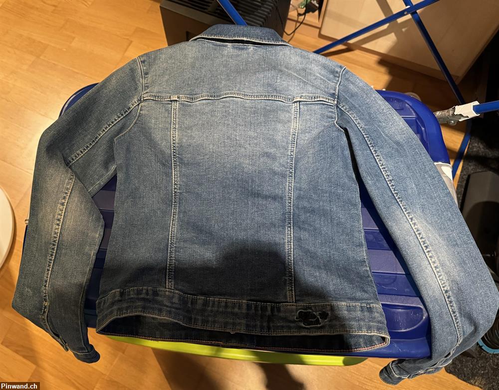 Bild 2: Gut erhaltene Jeans Jacke Gr. 146 zu verkaufen
