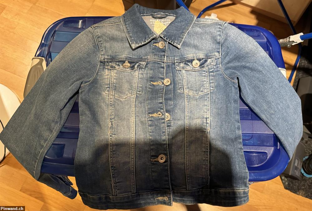 Bild 3: Gut erhaltene Jeans Jacke Gr. 146 zu verkaufen