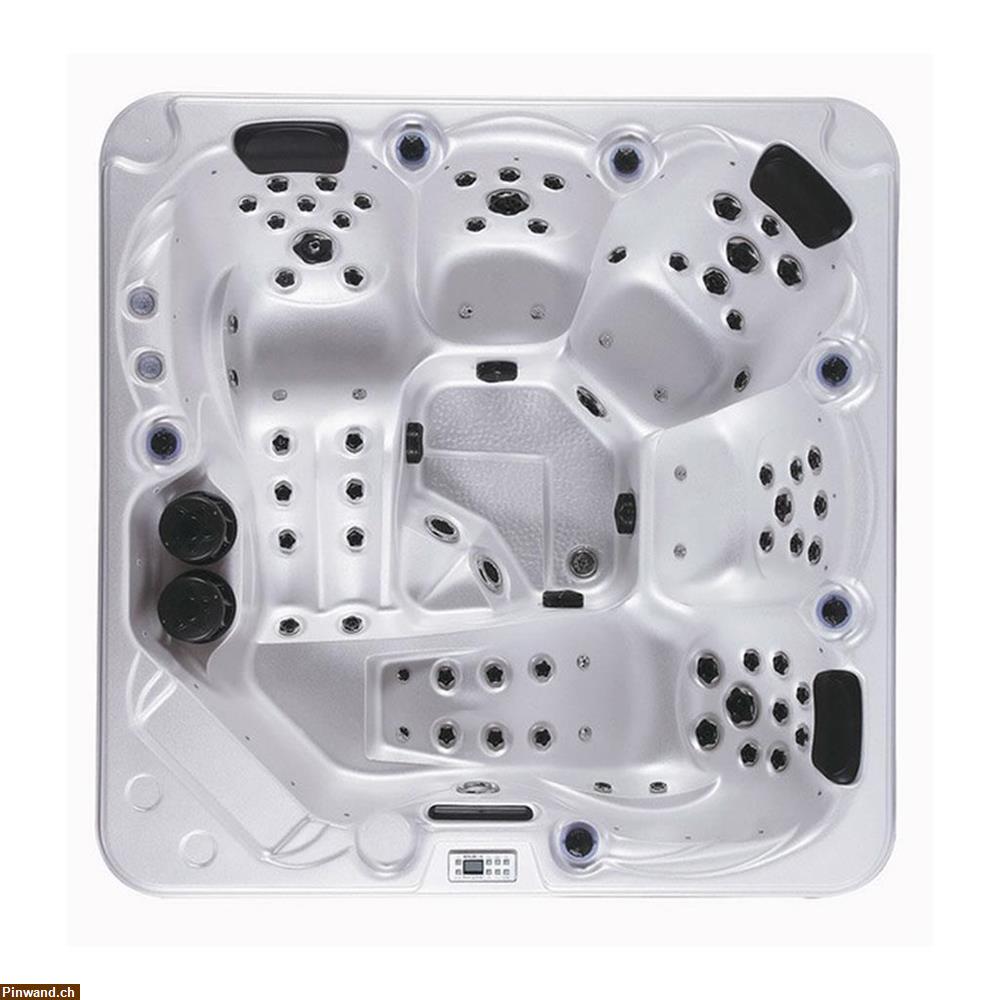 Bild 3: Outdoor Whirlpool Tokio – perfekter Ort für die ganze Familie