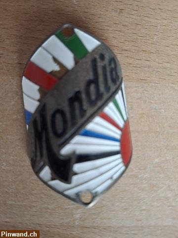 Bild 1: Mondia Velo Steuerkopf  CH  Schild Emblem