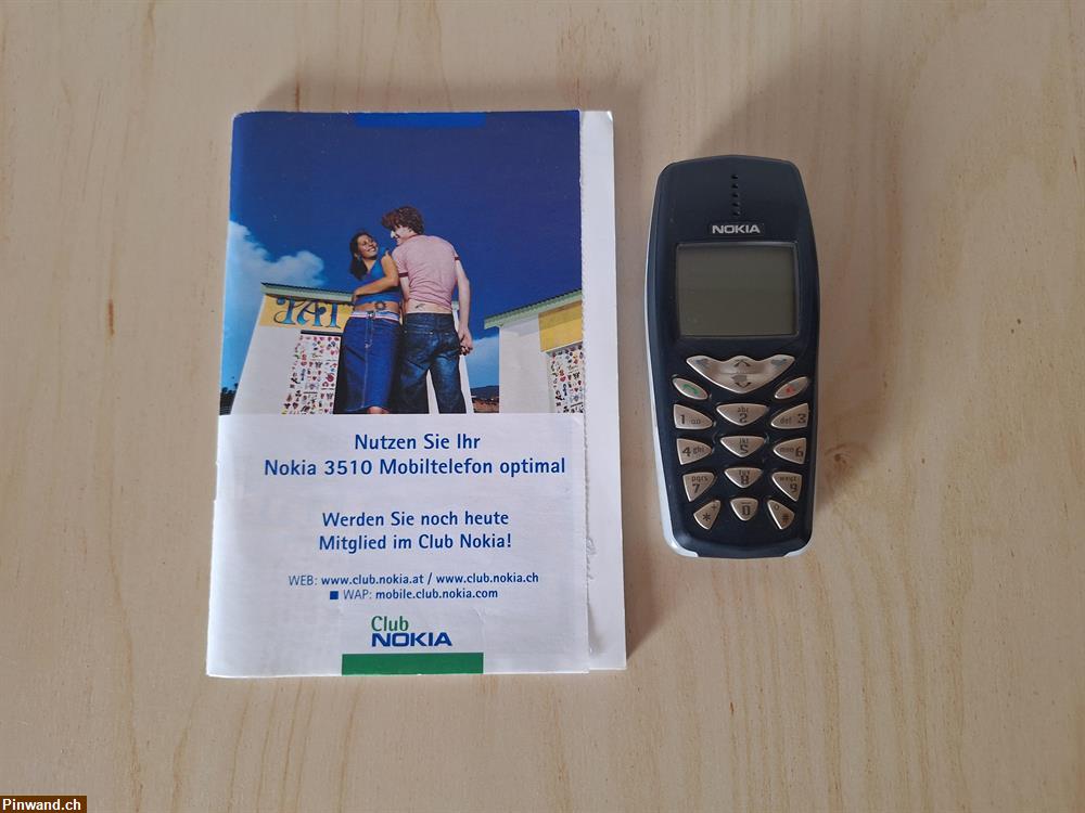 Bild 1: Nokia 3510 + Bedienungsanleitung