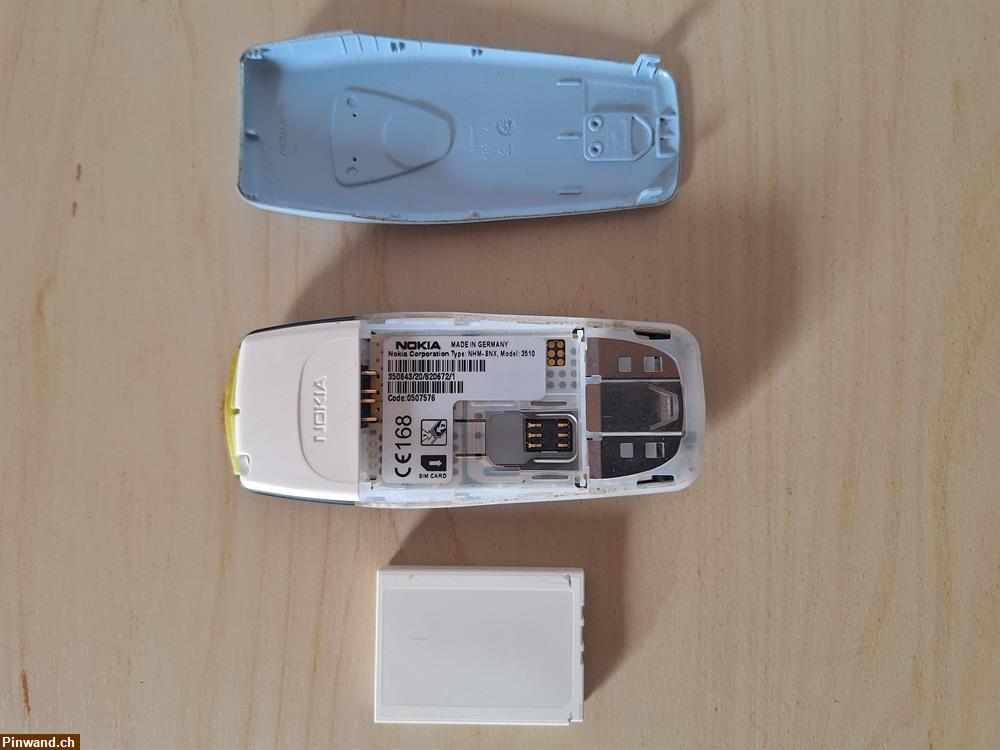 Bild 4: Nokia 3510 + Bedienungsanleitung