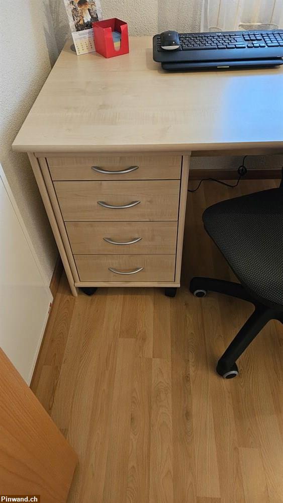 Bild 2: Bürotisch/Pult und Bürostuhl zu verkaufen
