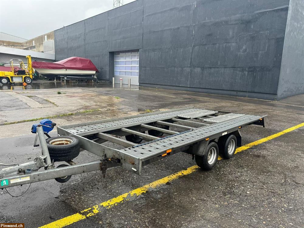 Bild 2: HUMBAUR Autotransporter
