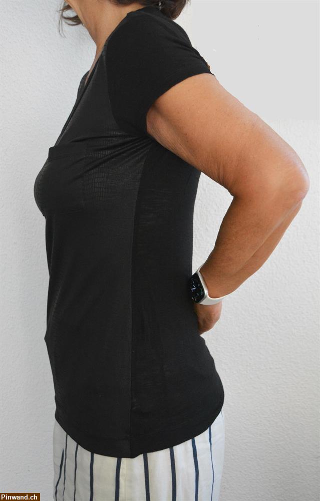 Bild 2: Schwarzes T-Shirt von Calvin Klein zu verkaufen