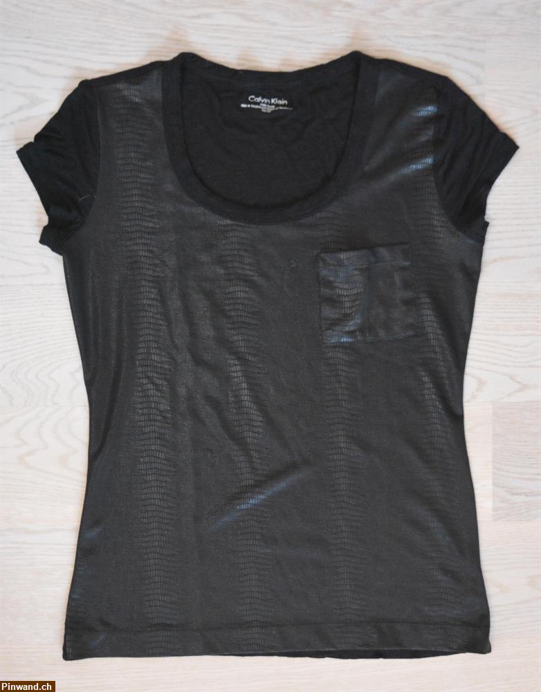 Bild 3: Schwarzes T-Shirt von Calvin Klein zu verkaufen
