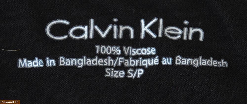 Bild 5: Schwarzes T-Shirt von Calvin Klein zu verkaufen