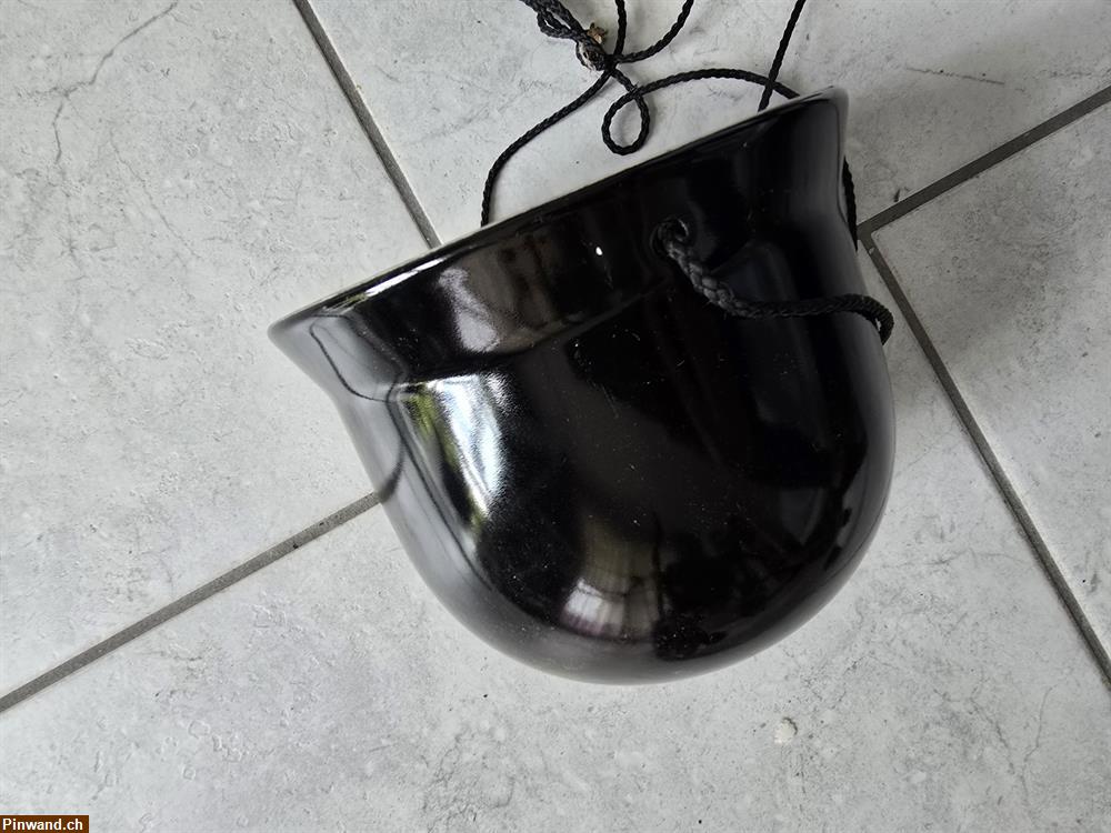 Bild 1: Schwarze Blumenampeln zu verkaufen