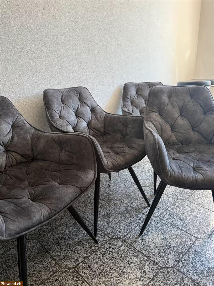 Bild 2: Verkauf: 4 Esszimmerstühle im Chesterfield-Stil