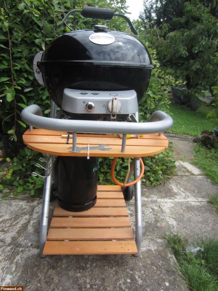 Bild 1: Neuwertiger Gas-Grill und Gas-Flasche