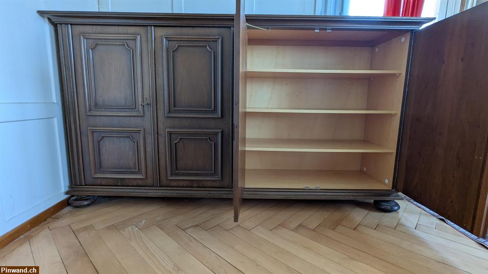 Bild 2: Massives Holzmöbel / Sidebord zu verschenken