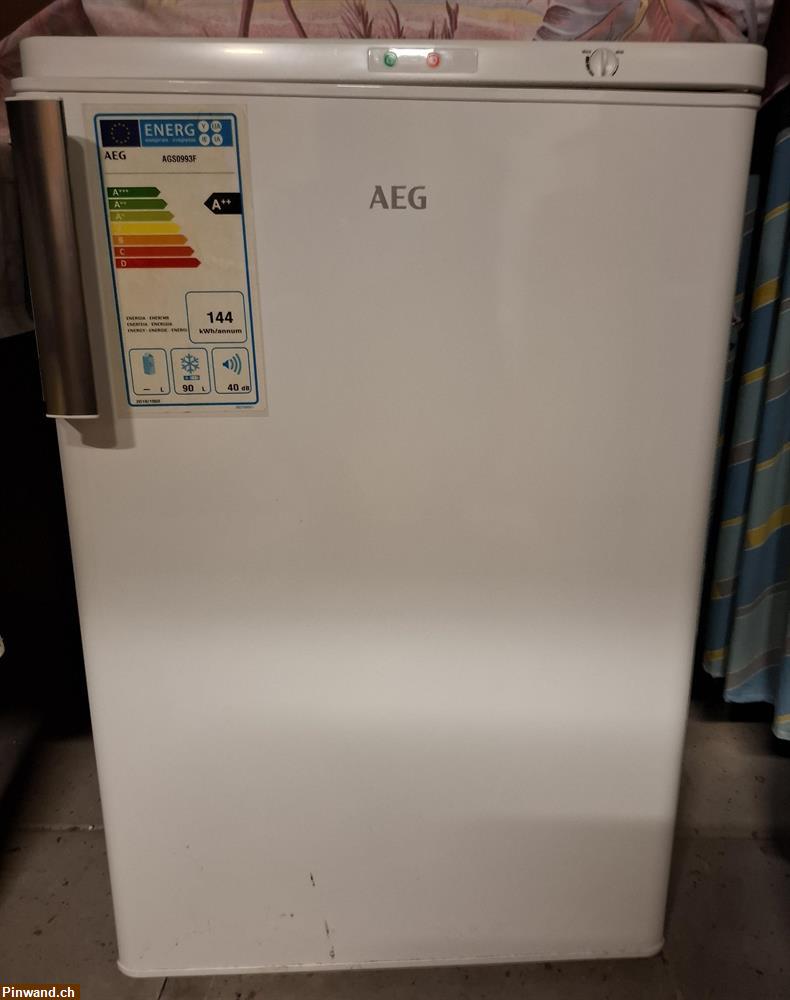 Bild 1: Kleiner AEG Tiefkühlschrank zu verkaufen
