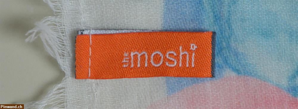 Bild 3: Schal mit Vogelmuster von Moshi