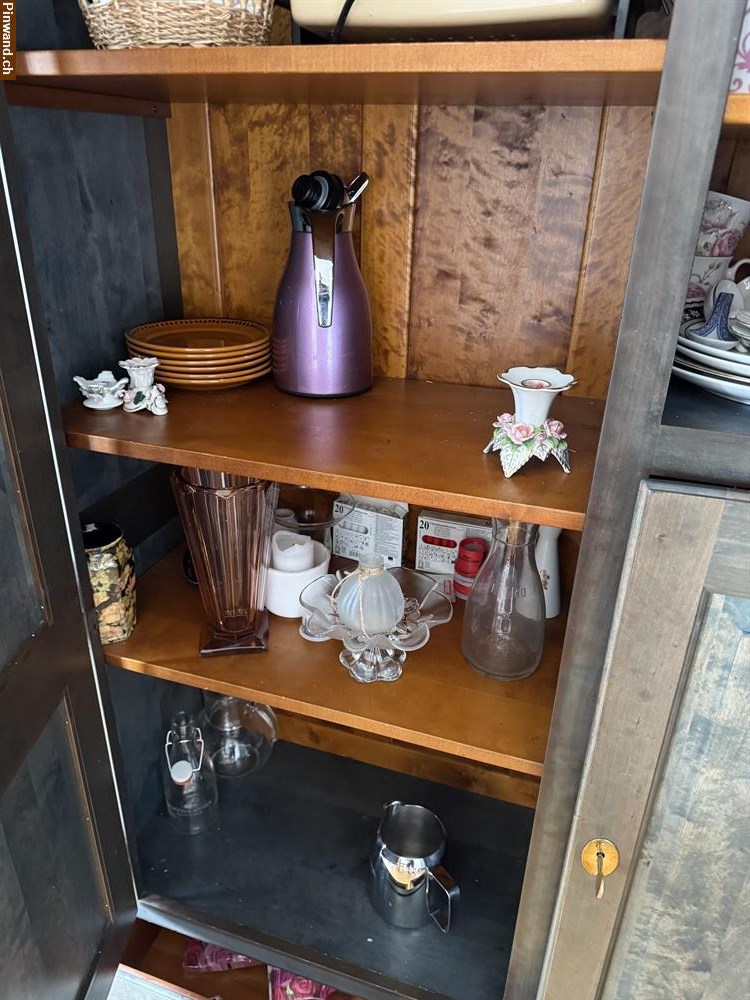 Bild 4: Antiker Schrank aus Nussbaumholz zu verkaufen