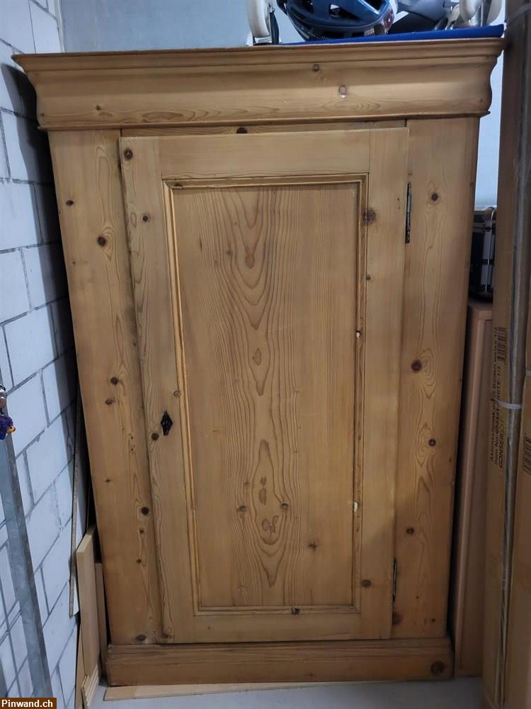 Bild 2: Antiker Holzschrank zu verkaufen