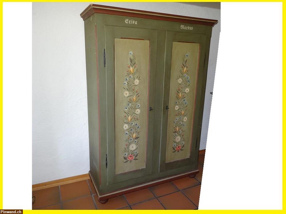 Bild 4: Kleiderschrank aus Massivholz zu verkaufen