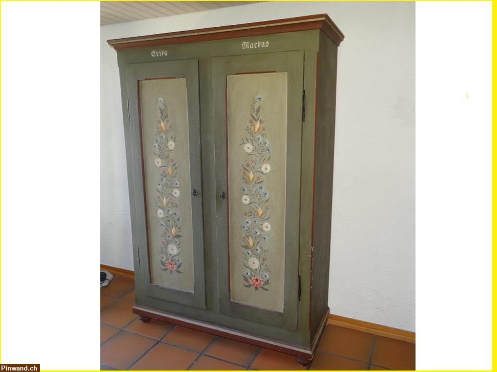 Bild 5: Kleiderschrank aus Massivholz zu verkaufen