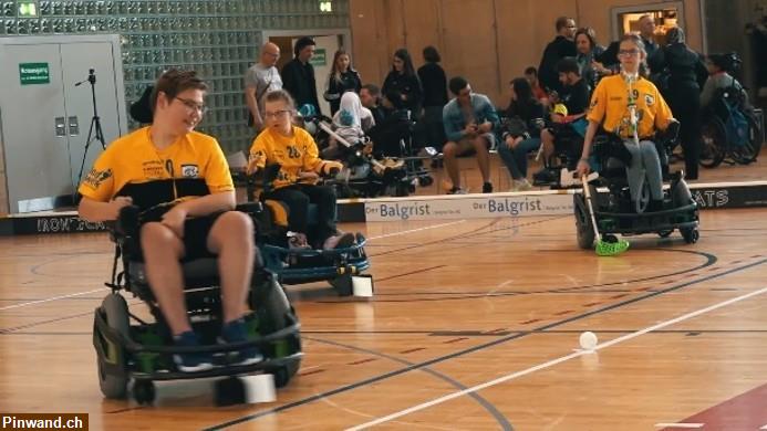 Bild 3: Betreuungspersonen gesucht für Sportcamp Powerchair-Hockey