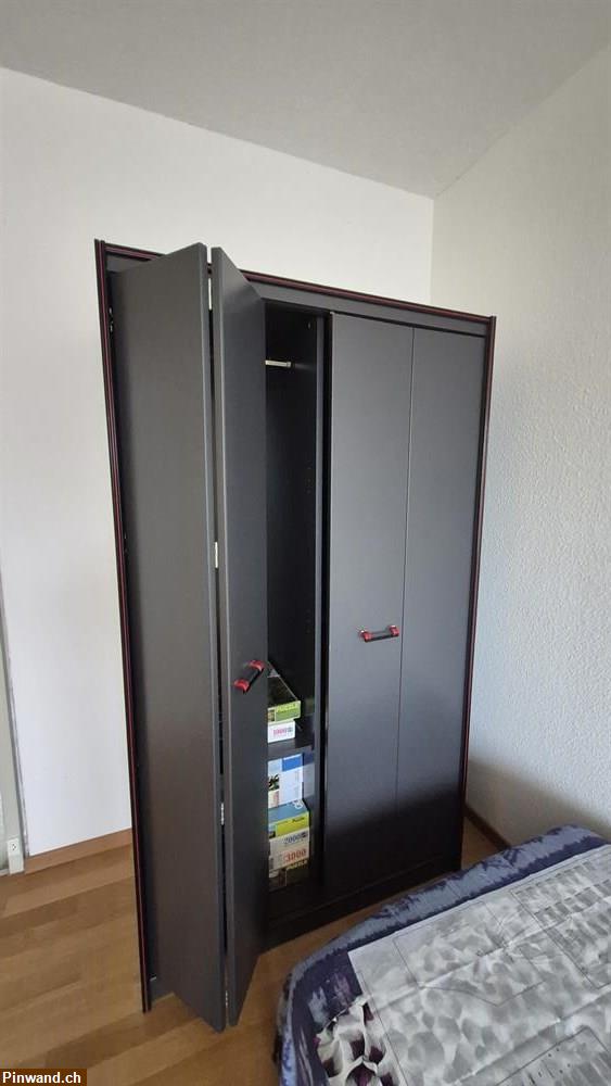 Bild 1: Schrank mit Kommode abzugeben