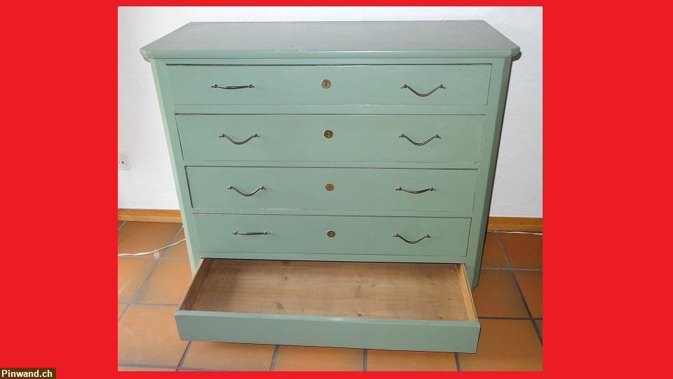 Bild 2: Kommode aus Massivholz zu verkaufen