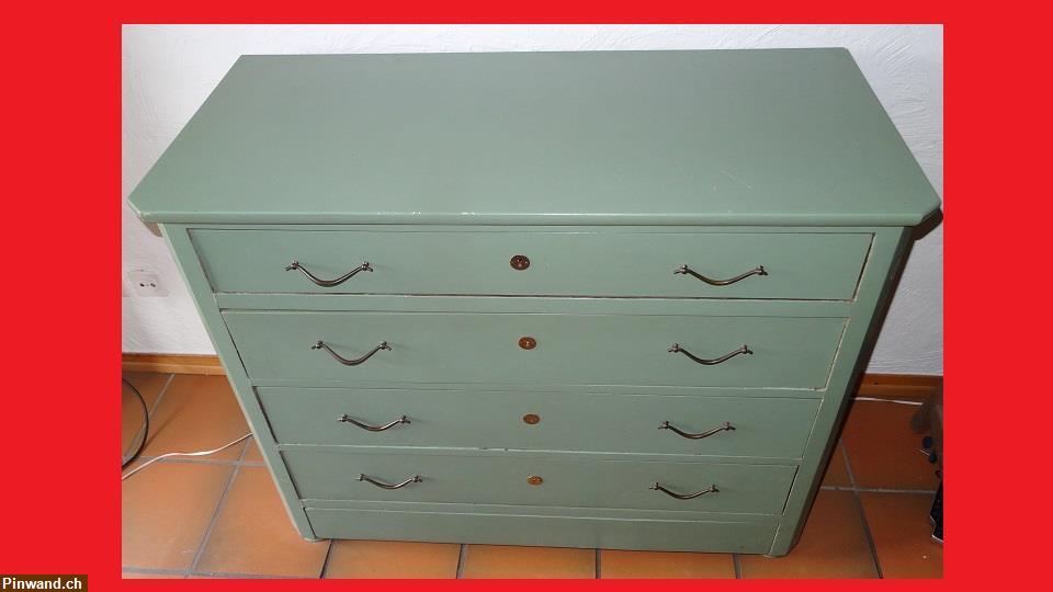 Bild 3: Kommode aus Massivholz zu verkaufen