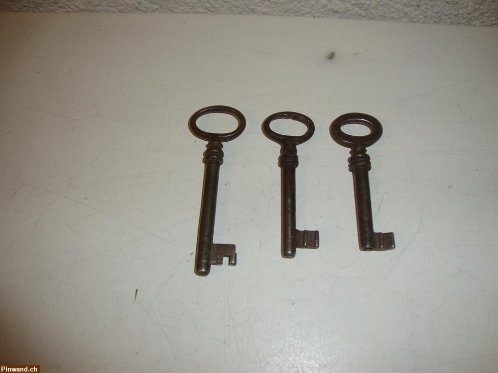 Bild 1: Alte Schlüssel zu verkaufen