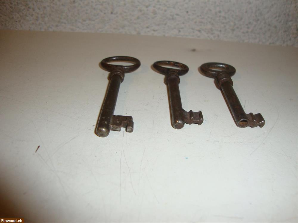 Bild 2: Alte Schlüssel zu verkaufen