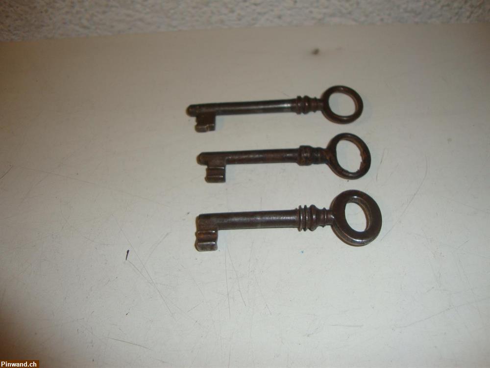 Bild 3: Alte Schlüssel zu verkaufen