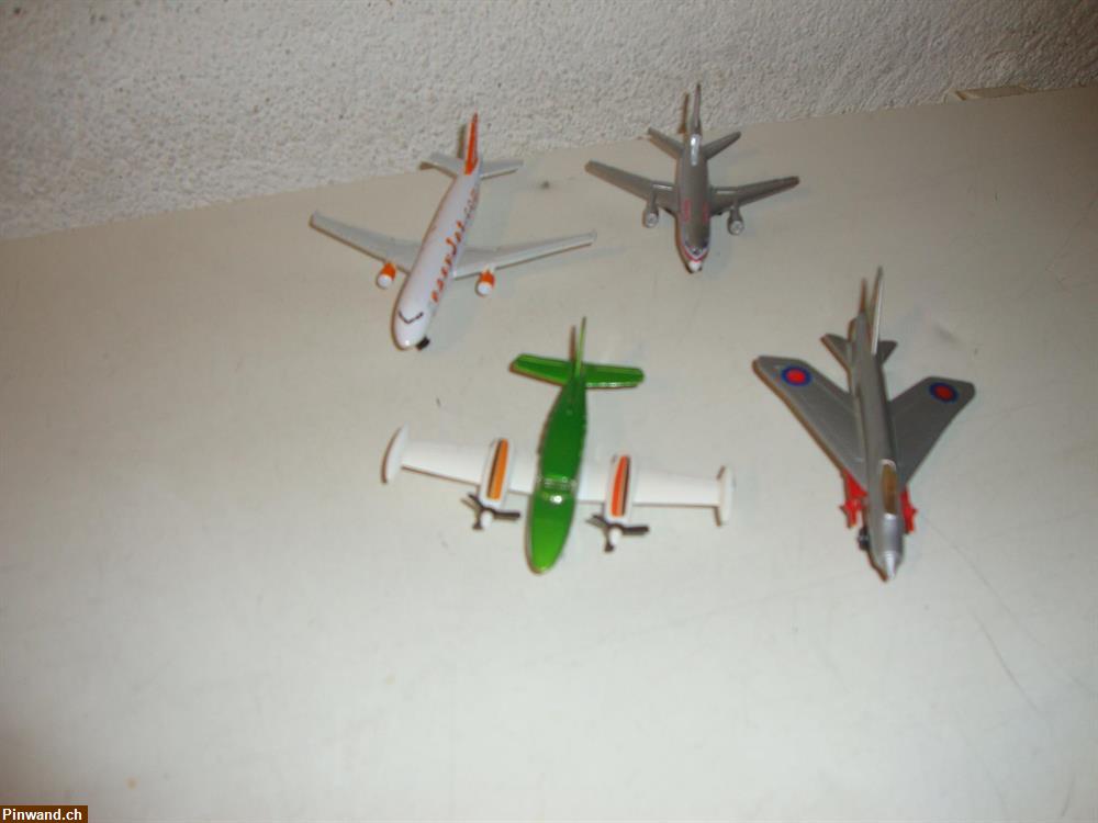 Bild 1: 4 Modell Flugzeuge zu verkaufen