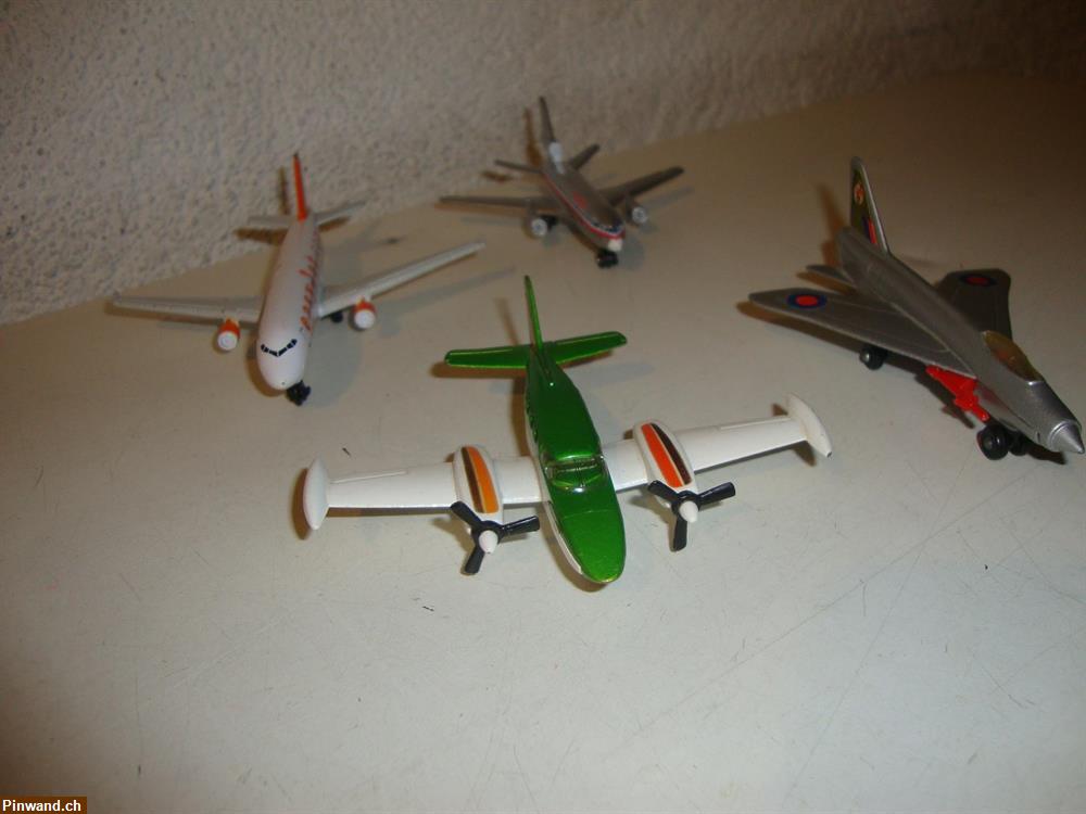 Bild 3: 4 Modell Flugzeuge zu verkaufen