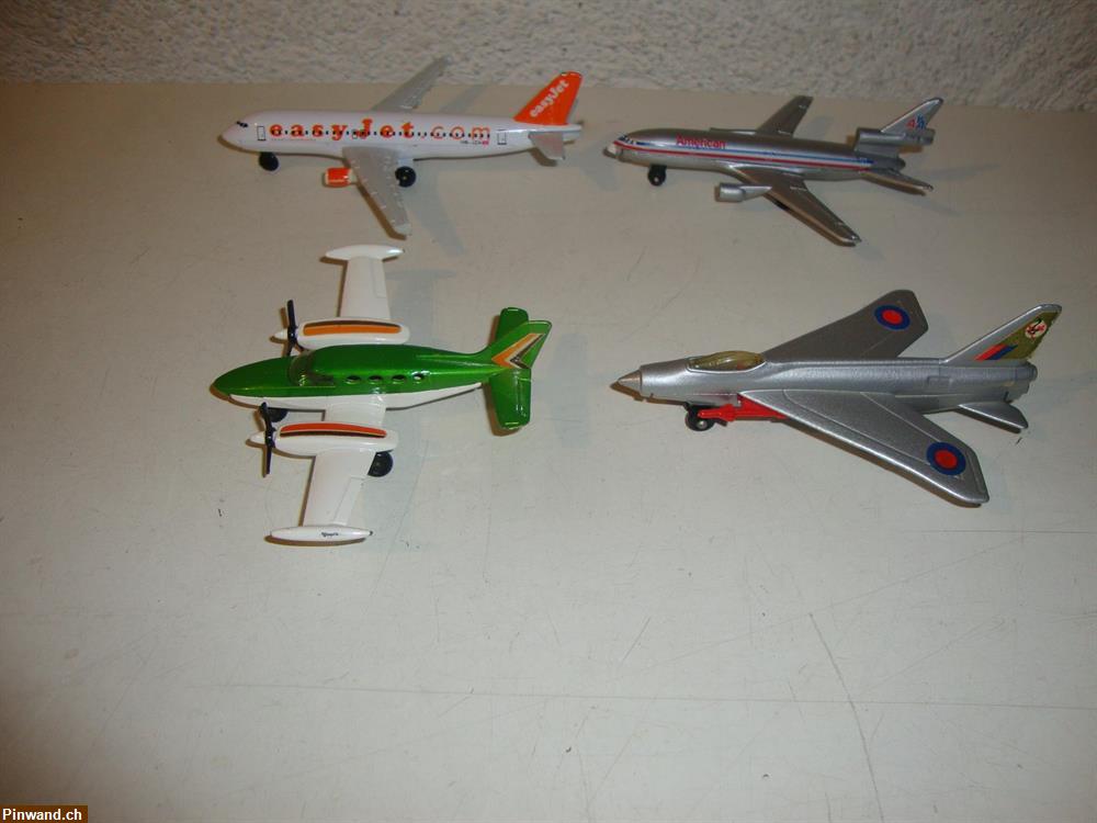 Bild 4: 4 Modell Flugzeuge zu verkaufen