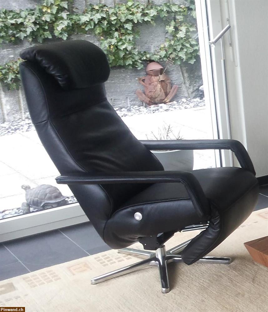 Bild 1: Neuwertiger Relex-Sessel aus schwarzem Leder