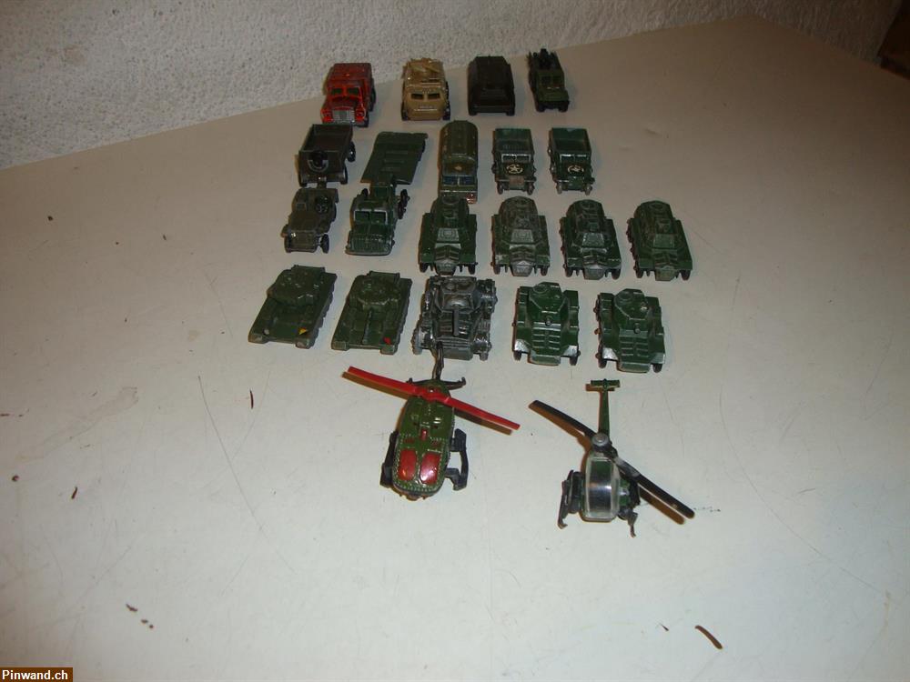 Bild 1: Diverse Militärfahrzeuge zu verkaufen