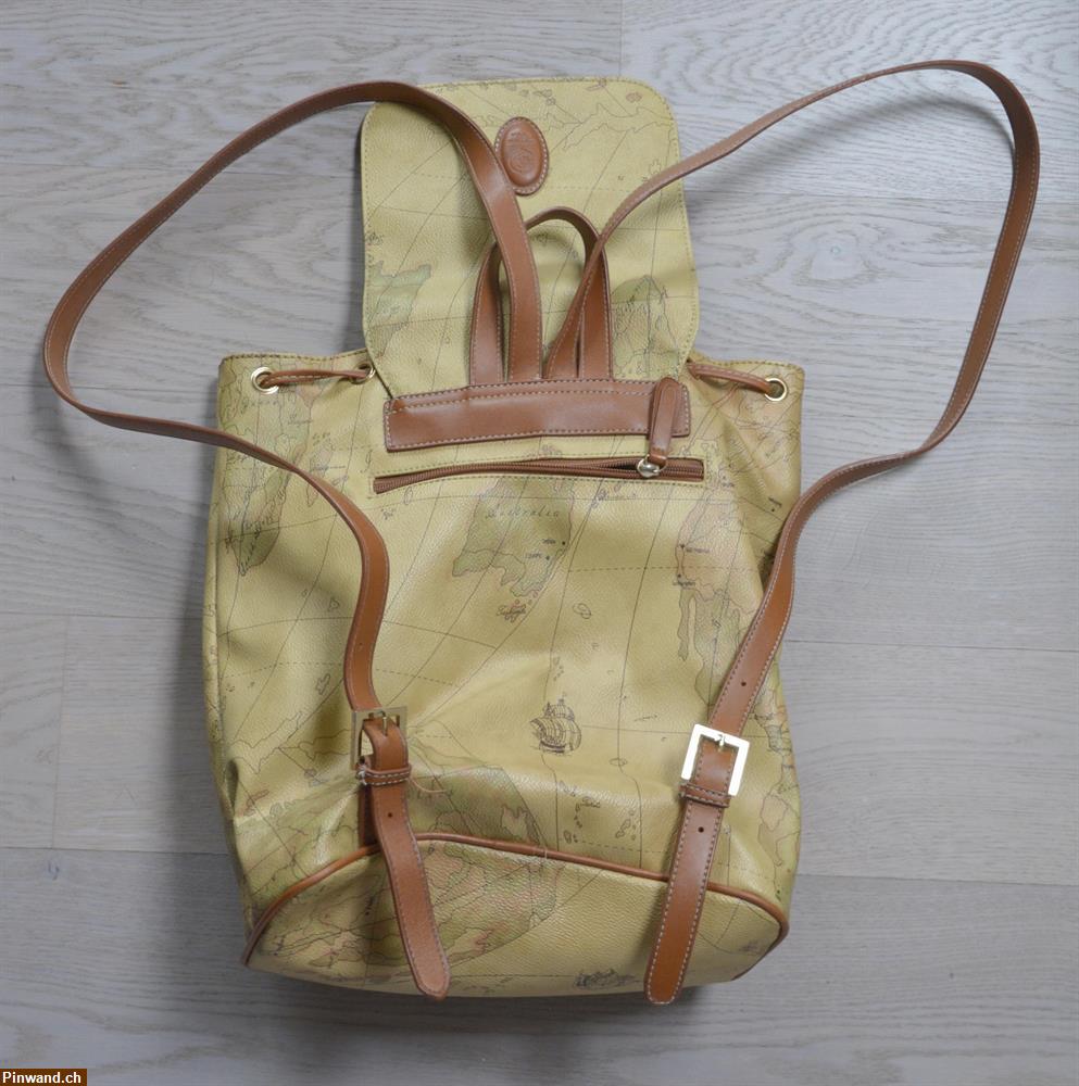 Bild 2: Rucksack mit Magnetverschluss zu verkaufen