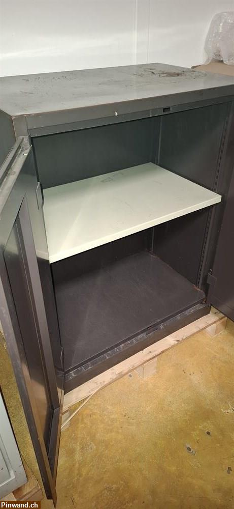 Bild 3: Lista Metallschrank mit Rostflecken zu verkaufen