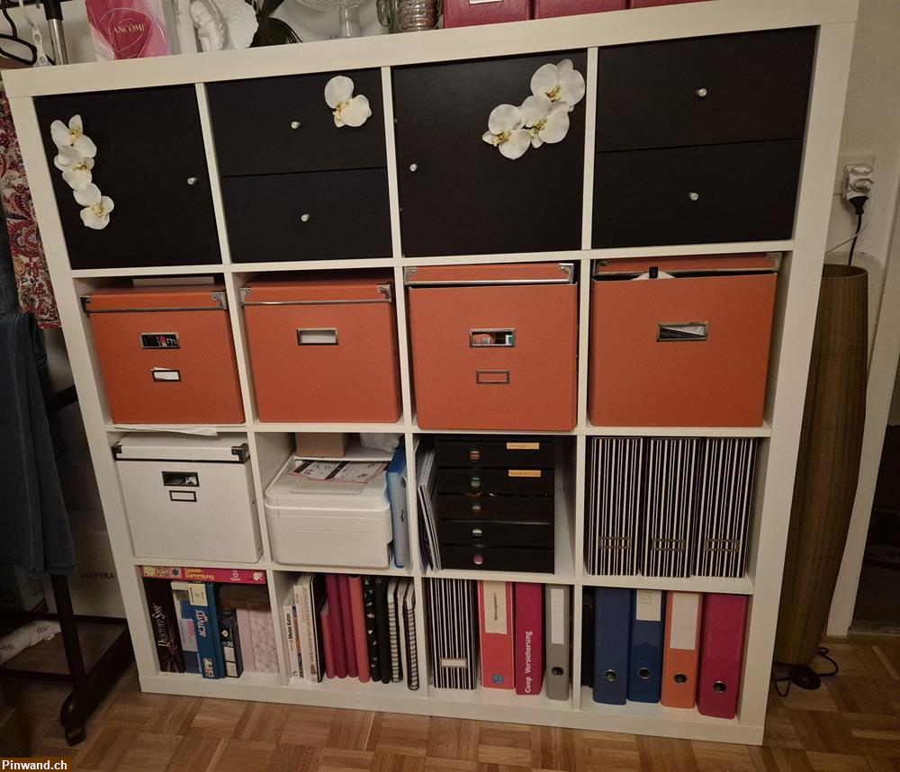 Bild 1: Weisses Ikea Regal zu verkaufen