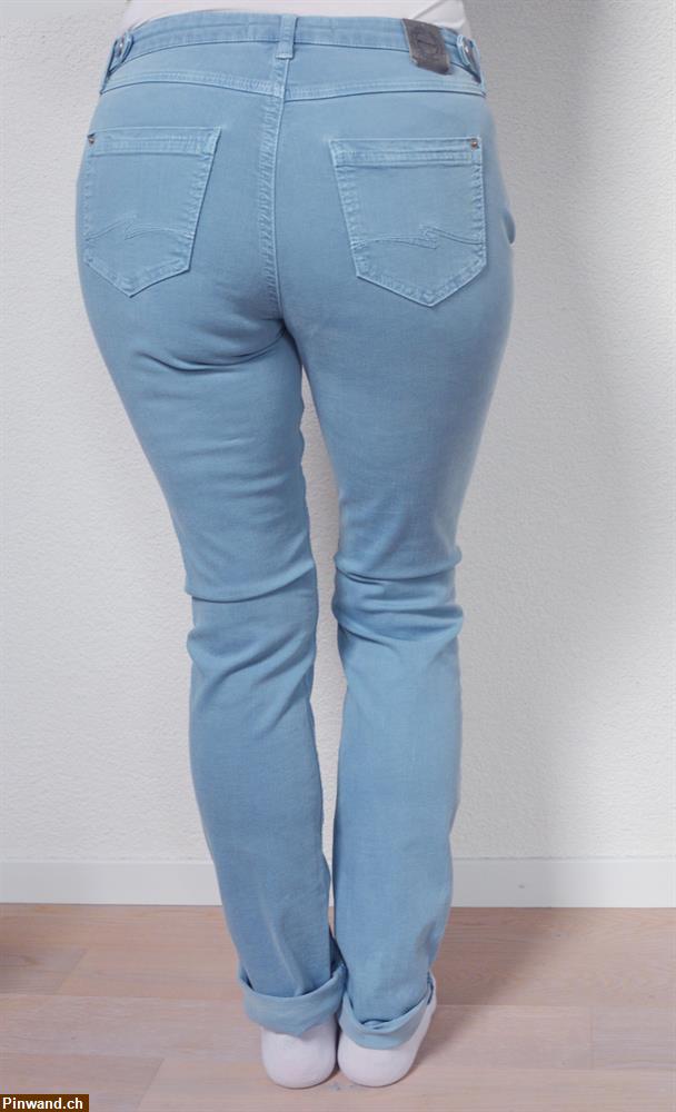Bild 2: Hellblaue, leichte Damen Jeans von Street One mit Knöpfen