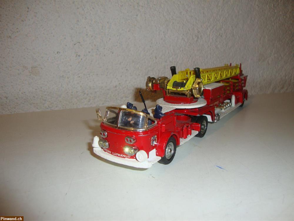 Bild 1: Feuerwehrlastwagen Corgi zu verkaufen