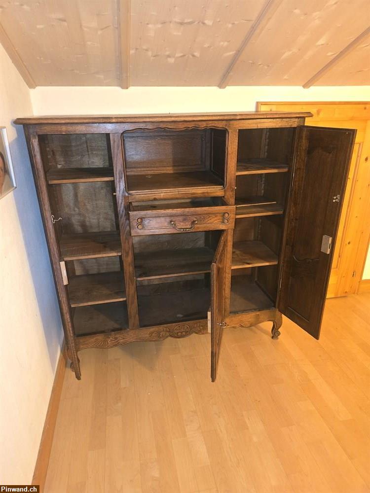 Bild 2: Antiker Massivholzschrank aus Eiche