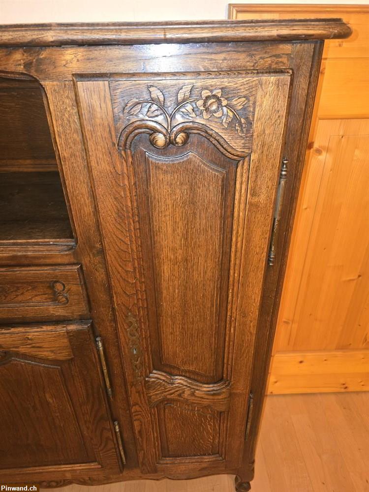 Bild 3: Antiker Massivholzschrank aus Eiche