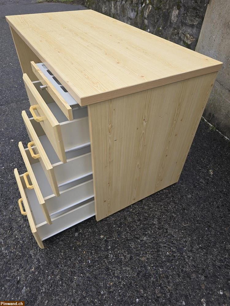 Bild 3: Robuster Schreibtisch zu verkaufen