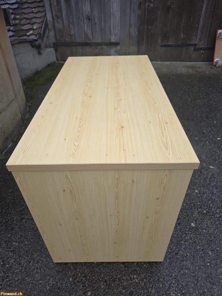 Bild 4: Robuster Schreibtisch zu verkaufen