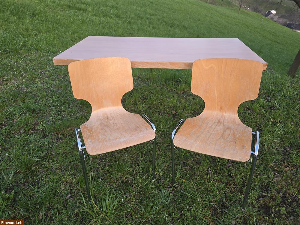 Bild 1: Robuster Tisch mit 2 Stühle zu verkaufen