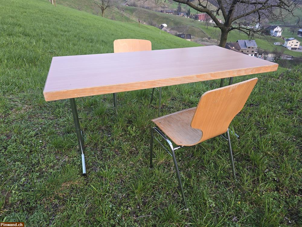 Bild 2: Robuster Tisch mit 2 Stühle zu verkaufen