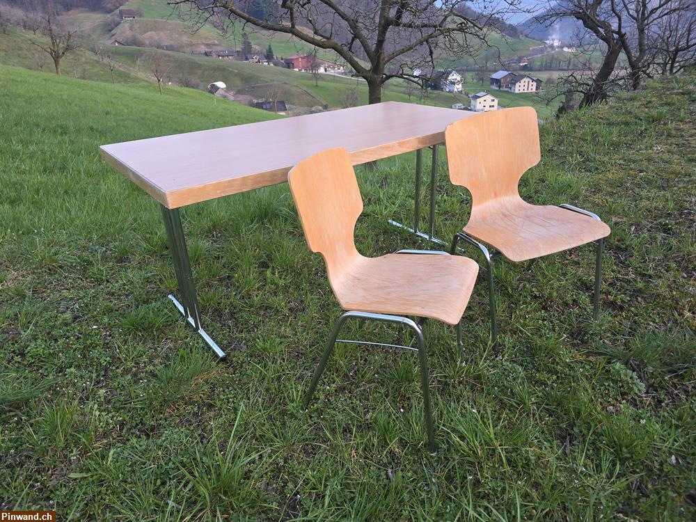 Bild 4: Robuster Tisch mit 2 Stühle zu verkaufen