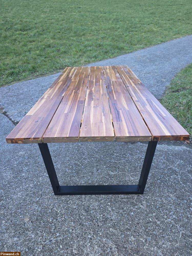 Bild 4: Massiver Tisch zu verkaufen