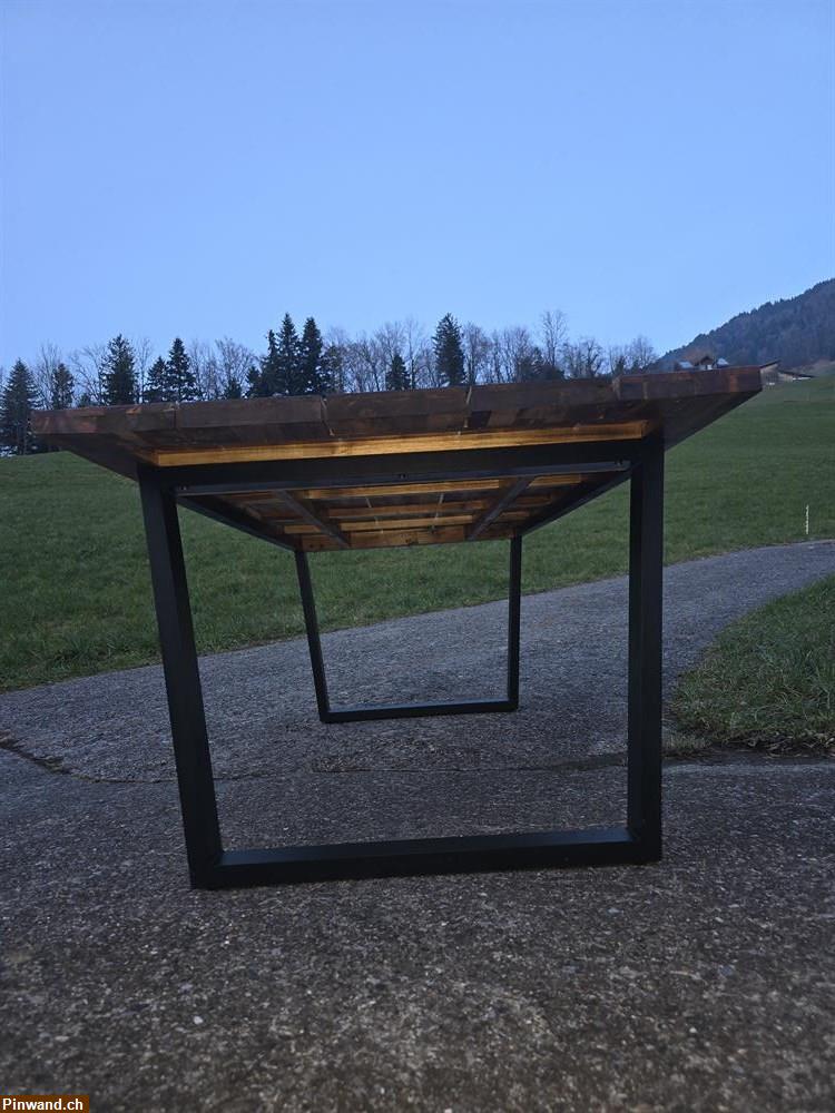 Bild 5: Massiver Tisch zu verkaufen