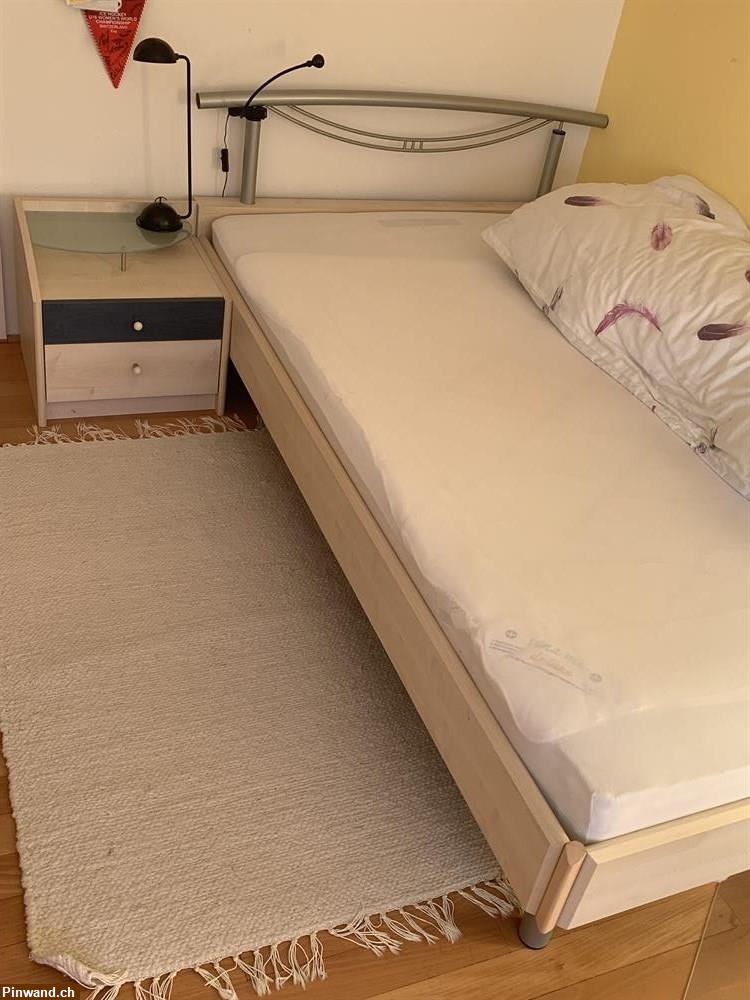 Bild 1: Gratis Bett 120x200 mit Nachttisch zu verschenken