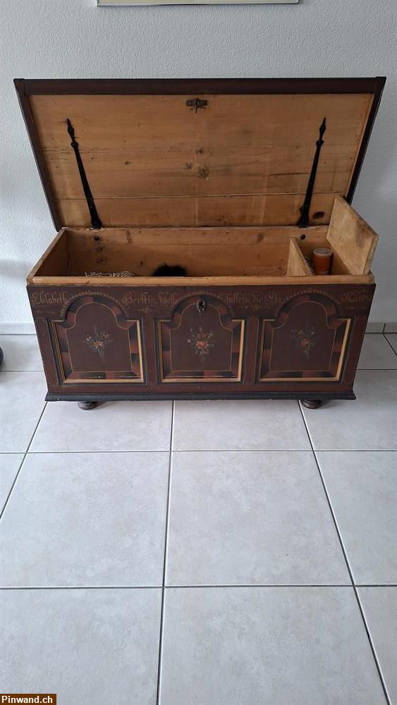 Bild 1: Holztruhe Jahrgang 1838 mit Bauernmalerei zu verkaufen