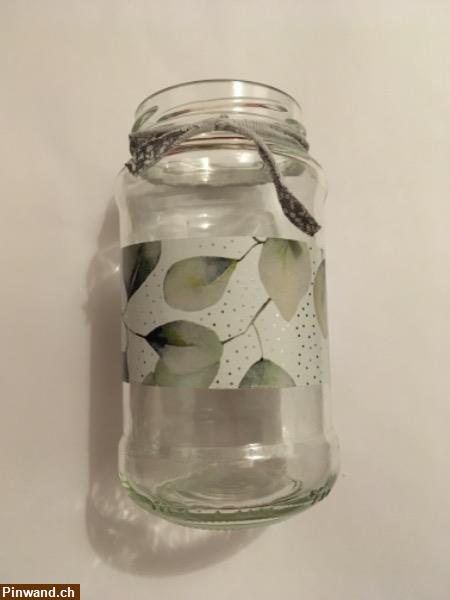 Bild 1: Glasvase mit Deko Pflanzenstyle